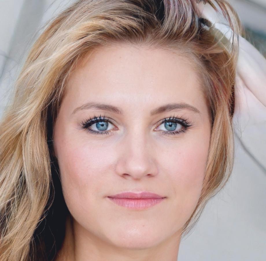 Портрет Елены Васильевой, аналитика по инвестициям