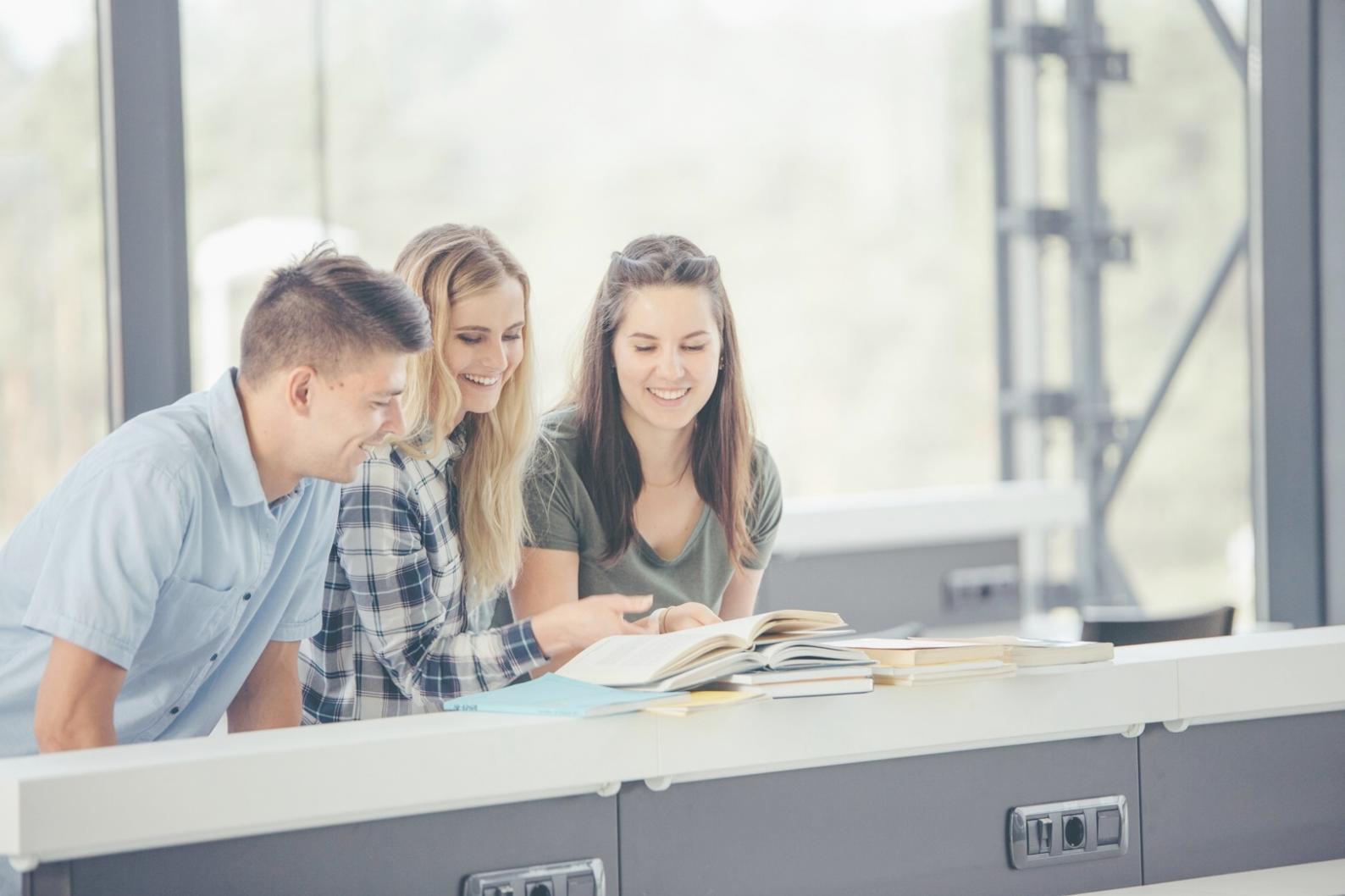 Консультация по финансовому планированию в офисе Zebulonx